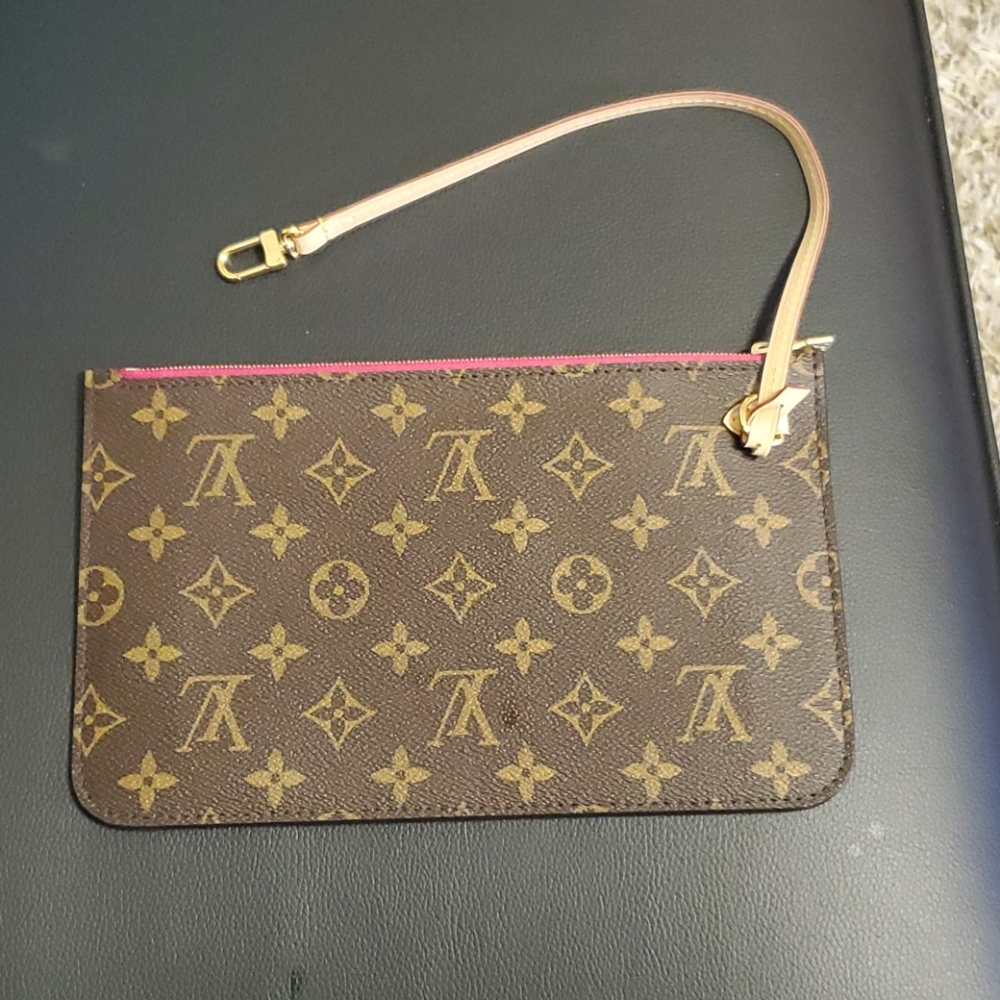 Louis Vuttion NM Pochette/Wristlet